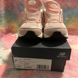 New Balance Pink Sneakers (2002R)